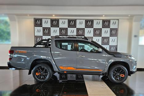 MITSUBISHI L 200 Triton 2.4 16V SPORT SAVANA SERT�ES 4X4 CABINE DUPLA TURBO DIESEL AUTOM�TICO, Foto 4