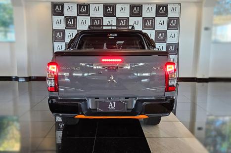 MITSUBISHI L 200 Triton 2.4 16V SPORT SAVANA SERT�ES 4X4 CABINE DUPLA TURBO DIESEL AUTOM�TICO, Foto 5