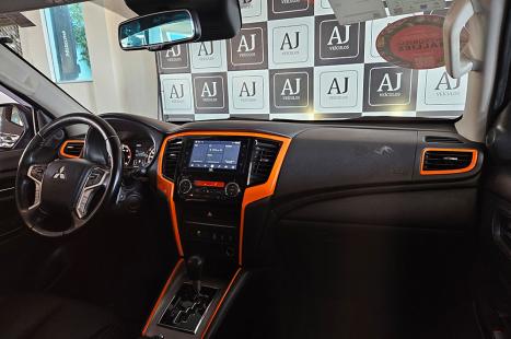 MITSUBISHI L 200 Triton 2.4 16V SPORT SAVANA SERT�ES 4X4 CABINE DUPLA TURBO DIESEL AUTOM�TICO, Foto 13