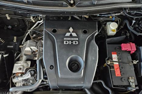 MITSUBISHI L 200 Triton 2.4 16V SPORT SAVANA SERT�ES 4X4 CABINE DUPLA TURBO DIESEL AUTOM�TICO, Foto 14
