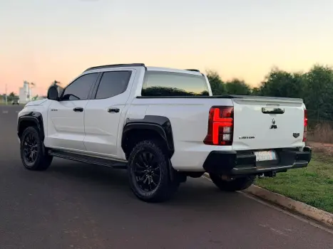 MITSUBISHI Triton 2.4 KATANA BITURBO DIESEL CABINE DUPLA 4X4 AUTOM�TICO, Foto 9