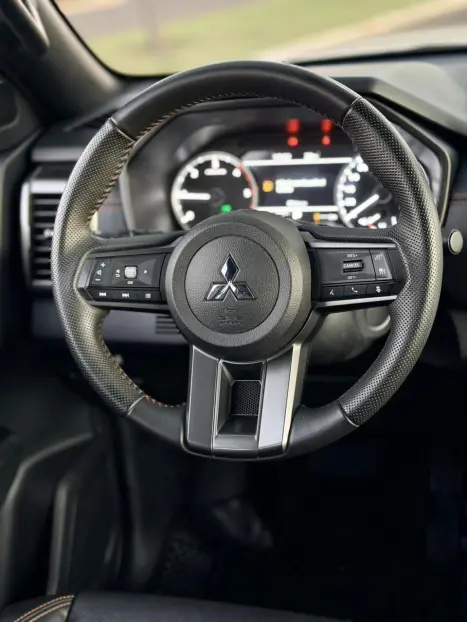 MITSUBISHI Triton 2.4 KATANA BITURBO DIESEL CABINE DUPLA 4X4 AUTOM�TICO, Foto 10