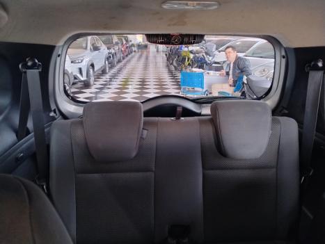 NISSAN Grand Livina 1.8 16V 4P FLEX S, Foto 9