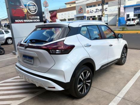 NISSAN Kicks 1.6 16V 4P FLEXSTART EXCLUSIVE XTRONIC AUTOM�TICO CVT, Foto 2