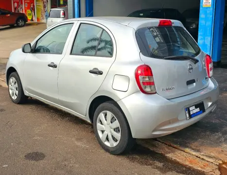NISSAN March 1.0 16V 4P FLEX, Foto 2