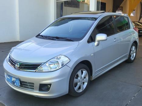 NISSAN Tiida Hatch 1.8 16V 4P SL FLEX AUTOMÁTICO, Foto 2 NISSAN Tiida Hatch 1.8 16V 4P SL FLEX AUTOMÁTICO, Foto 2