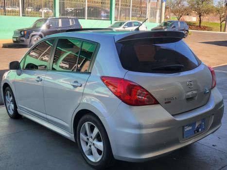 NISSAN Tiida Hatch 1.8 16V 4P SL FLEX AUTOMÁTICO, Foto 4 NISSAN Tiida Hatch 1.8 16V 4P SL FLEX AUTOMÁTICO, Foto 4