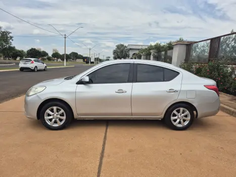 NISSAN Versa Sedan 1.6 16V 4P FLEX SL, Foto 2