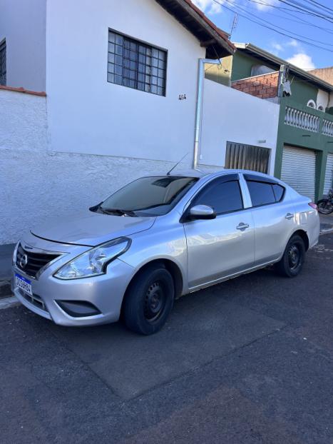 NISSAN Versa Sedan 1.0 4P FLEX, Foto 1
