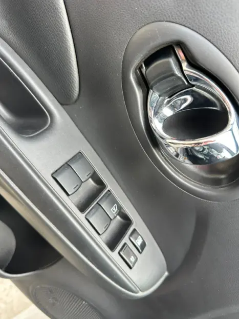 NISSAN Versa Sedan 1.6 16V 4P UNIQUE FLEX XTRONIC AUTOM�TICO CVT, Foto 18