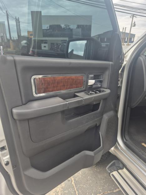RAM 2500 6.7 I6 24V SLT CABINE DUPLA TURBO DIESEL LARAMIE 4X4 AUTOM�TICO, Foto 12