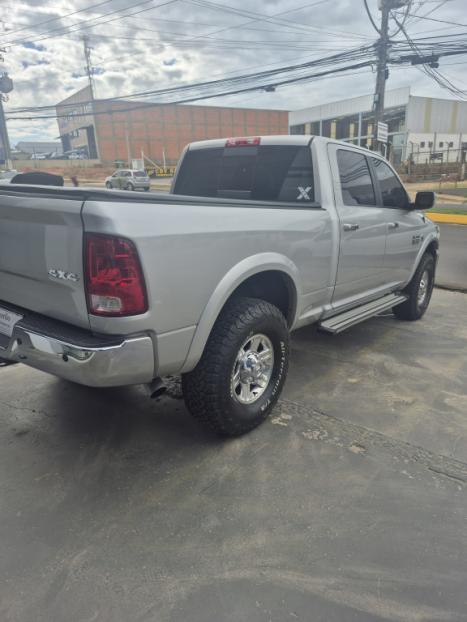 RAM 2500 6.7 I6 24V SLT CABINE DUPLA TURBO DIESEL LARAMIE 4X4 AUTOM�TICO, Foto 16