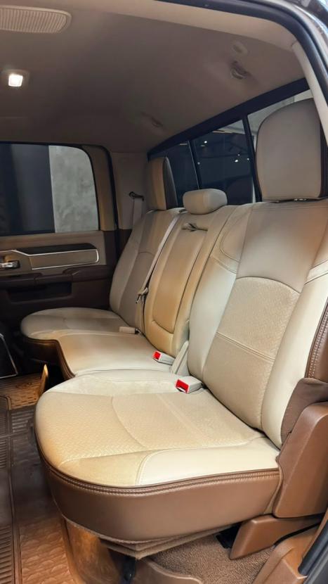 RAM 2500 6.7 I6 24V SLT CABINE DUPLA TURBO DIESEL LARAMIE 4X4 AUTOM�TICO, Foto 8