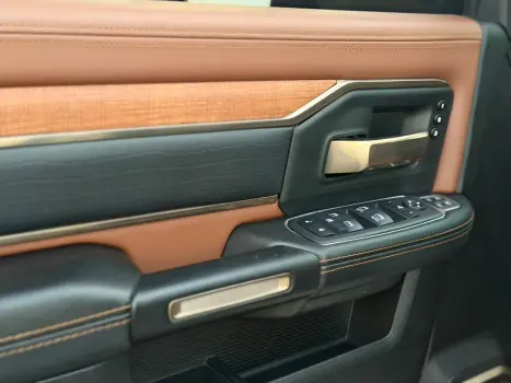 RAM 3500 6.7 I6 LIMITED LONG HORN CABINE DUPLA 4X4 TURBO DIESEL AUTOM�TICO, Foto 28