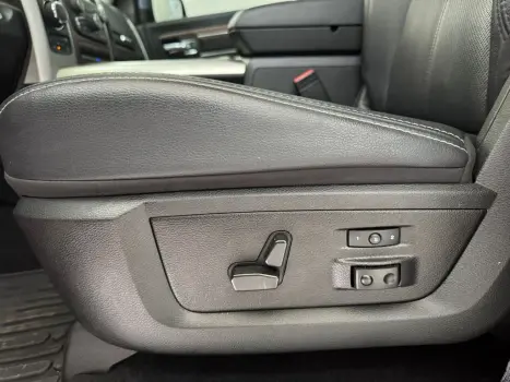 RAM Classic 5.7 V8 32V 4P HEMI LARAMIE AUTOMÁTICO, Foto 10 RAM Classic 5.7 V8 32V 4P HEMI LARAMIE AUTOMÁTICO, Foto 10