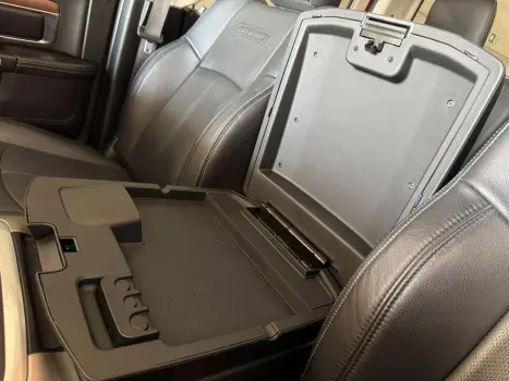 RAM Classic 5.7 V8 32V 4P HEMI LARAMIE AUTOMÁTICO, Foto 20 RAM Classic 5.7 V8 32V 4P HEMI LARAMIE AUTOMÁTICO, Foto 20