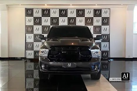 RAM Classic 5.7 V8 32V 4P HEMI LARAMIE NIGHT EDITION AUTOMTICO, Foto 2