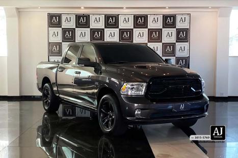 RAM Classic 5.7 V8 32V 4P HEMI LARAMIE NIGHT EDITION AUTOMTICO, Foto 3