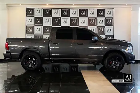 RAM Classic 5.7 V8 32V 4P HEMI LARAMIE NIGHT EDITION AUTOMTICO, Foto 4