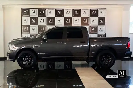 RAM Classic 5.7 V8 32V 4P HEMI LARAMIE NIGHT EDITION AUTOMTICO, Foto 5