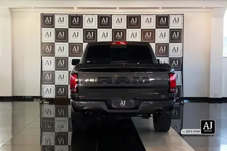 RAM Classic 5.7 V8 32V 4P HEMI LARAMIE NIGHT EDITION AUTOMTICO, Foto 7