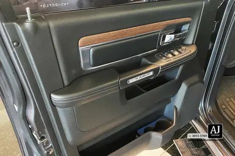 RAM Classic 5.7 V8 32V 4P HEMI LARAMIE NIGHT EDITION AUTOMTICO, Foto 12