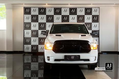 RAM Classic 5.7 V8 32V 4P HEMI LARAMIE NIGHT EDITION AUTOMTICO, Foto 2