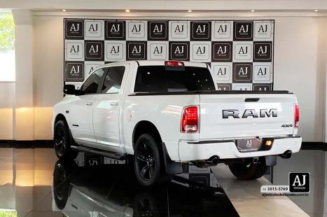 RAM Classic 5.7 V8 32V 4P HEMI LARAMIE NIGHT EDITION AUTOMTICO, Foto 6