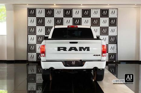 RAM Classic 5.7 V8 32V 4P HEMI LARAMIE NIGHT EDITION AUTOMTICO, Foto 7