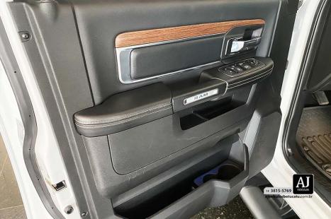 RAM Classic 5.7 V8 32V 4P HEMI LARAMIE NIGHT EDITION AUTOMTICO, Foto 12