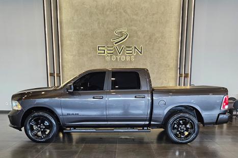 RAM Classic 5.7 V8 32V 4P HEMI LARAMIE NIGHT EDITION AUTOM�TICO, Foto 2