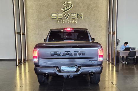 RAM Classic 5.7 V8 32V 4P HEMI LARAMIE NIGHT EDITION AUTOM�TICO, Foto 4