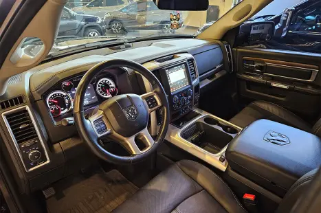 RAM Classic 5.7 V8 32V 4P HEMI LARAMIE NIGHT EDITION AUTOM�TICO, Foto 10