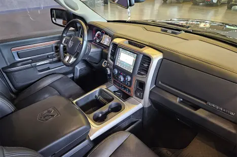 RAM Classic 5.7 V8 32V 4P HEMI LARAMIE NIGHT EDITION AUTOM�TICO, Foto 12