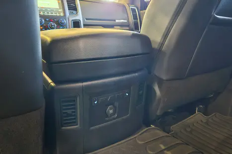 RAM Classic 5.7 V8 32V 4P HEMI LARAMIE NIGHT EDITION AUTOM�TICO, Foto 16