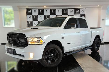 RAM Classic 5.7 V8 32V 4P HEMI LARAMIE NIGHT EDITION AUTOMÁTICO, Foto 1
