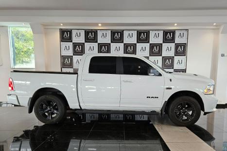 RAM Classic 5.7 V8 32V 4P HEMI LARAMIE NIGHT EDITION AUTOMÁTICO, Foto 4