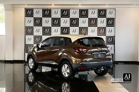 RENAULT Captur 1.6 16V 4P FLEX SCE LIFE X-TRONIC CVT, Foto 6 RENAULT Captur 1.6 16V 4P FLEX SCE LIFE X-TRONIC CVT, Foto 6
