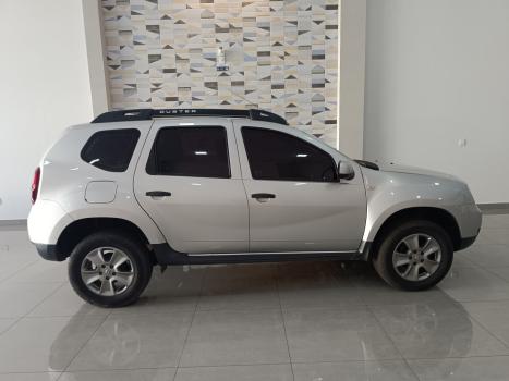 RENAULT Duster 1.6 16V 4P FLEX SCE AUTHENTIQUE X-TRONIC AUTOM�TICO, Foto 4