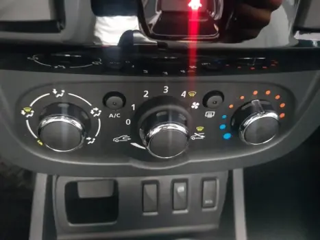 RENAULT Duster 1.6 16V 4P FLEX SCE AUTHENTIQUE X-TRONIC AUTOM�TICO, Foto 14