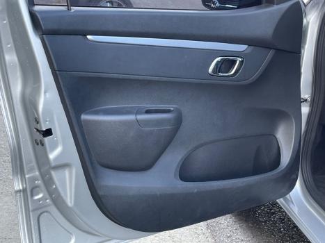 RENAULT Kwid 1.0 12V 4P SCE FLEX OUTSIDER, Foto 11