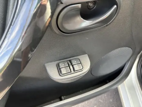 RENAULT Logan 1.0 12V 4P FLEX SCE AUTHENTIQUE, Foto 6