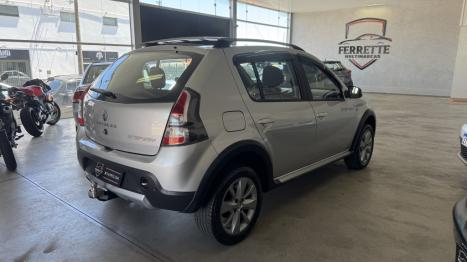 RENAULT Sandero 1.6 16V 4P FLEX STEPWAY AUTOMÁTICO, Foto 5 RENAULT Sandero 1.6 16V 4P FLEX STEPWAY AUTOMÁTICO, Foto 5