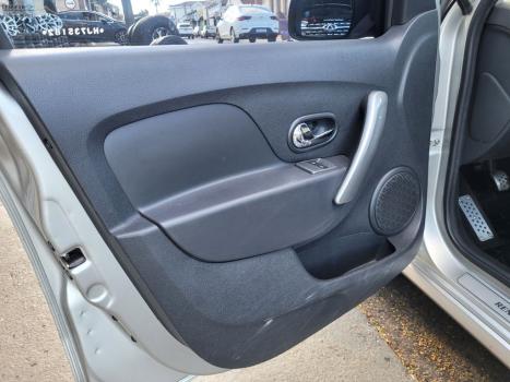 RENAULT Sandero 2.0 16V 4P RS RACING SPIRIT FLEX, Foto 12