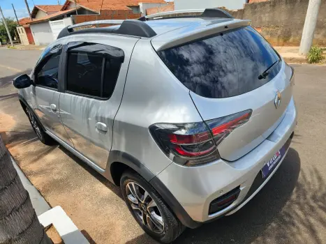 RENAULT Stepway 1.6 16V 4P FLEX ICONIC X-TONIC AUTOM�TICO CVT, Foto 3