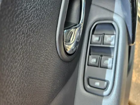 RENAULT Stepway 1.6 16V 4P FLEX ICONIC X-TONIC AUTOM�TICO CVT, Foto 9