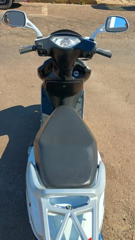 SUZUKI Burgman 125 , Foto 2