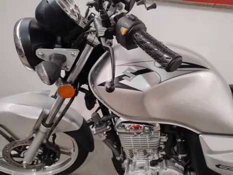 SUZUKI GSR 150 I, Foto 5