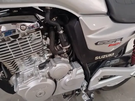 SUZUKI GSR 150 I, Foto 9