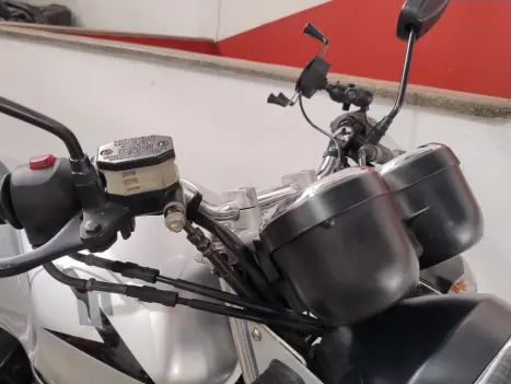 SUZUKI GSR 150 I, Foto 13